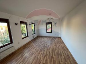 Casă cu 6 camere de vânzare în Pitești - imagine 13