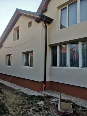 Inchiriez apartament 100 m.p. , in casă, zona Dambu Rotund