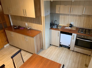 Zona Lunei: Închiriez apartament 3 camere, decomandat, mobilat, utilat, 2 băi, centrala proprie,boxă - imagine 8