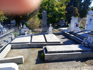 Vând 2 locuri de veci în Cimitirul Eternitatea