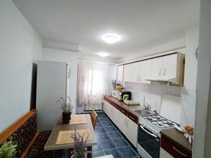 Apartament 3 camere + uscătorie, zona Moldovei!