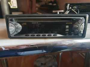 Vand Radio CD Auto in stare buna,100 roni bucata.mai multe la tel.  
