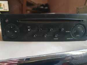 Vand Radio CD Auto in stare buna,100 roni bucata.mai multe la tel.  