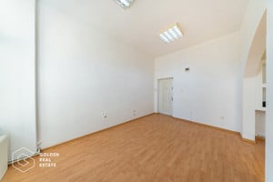 Apartament 3 camere pe Bulevardul Revolutiei, ideal pentru locuinta sau birouri - imagine 12