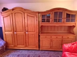 Vand mobila din lemn masiv