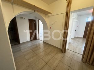 Spatiu comercial la casa 3 camere 80 mpu curte Calea Dumbravii Sibiu - imagine 4