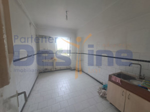 Apartament 4 camere, decomandat, Galata  - imagine 2