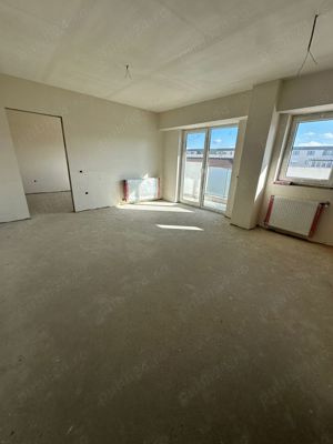 Apartament 3 camere semidecomandat zona Sesu de sus 