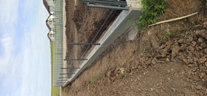 Executie Garduri de beton, plasa, cu sapatura si montaj incluse