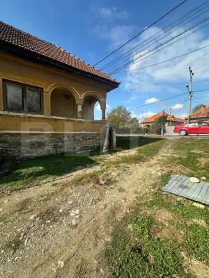 Casa la iesire din oras, zona Dragoieni - imagine 2