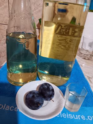 Vand tuica si palinca