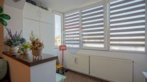 Apartament cu 2 camere de vânzare, renovat si mobilat, Tractorul - imagine 5