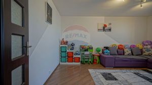 Apartament cu 2 camere de vânzare, renovat si mobilat, Tractorul - imagine 3