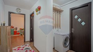 Apartament cu 2 camere de vânzare, renovat si mobilat, Tractorul - imagine 12