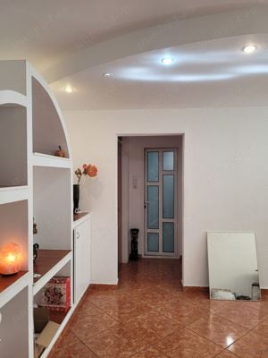 Proprietar vand apartament 2 camere - imagine 2