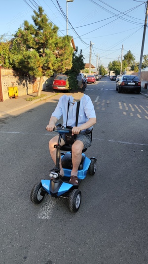 Scuter electric pentru vârsnici și cei cu probleme de deplasare