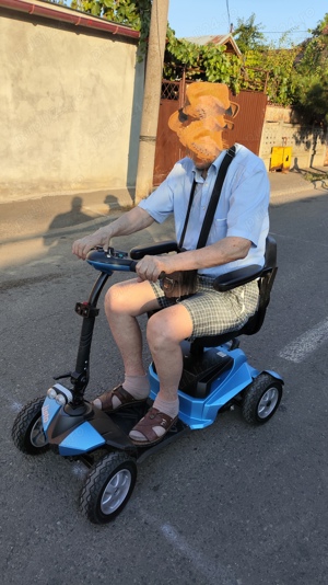 Scuter electric pentru vârsnici și cei cu probleme de deplasare - imagine 2