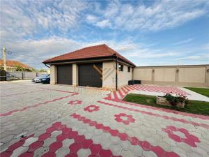 VILA MODERNA CU ETAJ, TEREN 1009 MP, DUBLU FRONT, ZONA LES - imagine 3