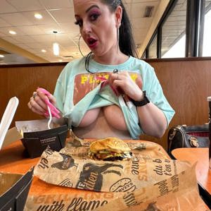 Show web+ sexting+filmulețe+ Dominare rasp doar whatsapp 