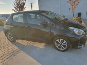 Vând Toyota Yaris Hybrid - imagine 2