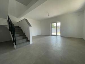 Ultima jumatate de duplex 3 dormitoare SUPER POZITIE - Mosnita Noua