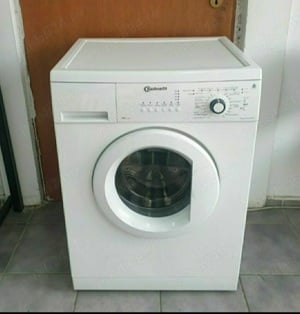 masina de spălat rufe Bauknecht. 