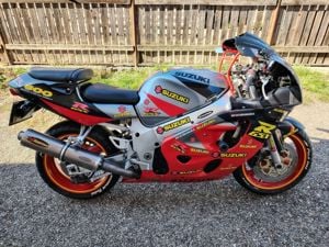 Suzuki gsxr 600 srad ! variante moto   auto