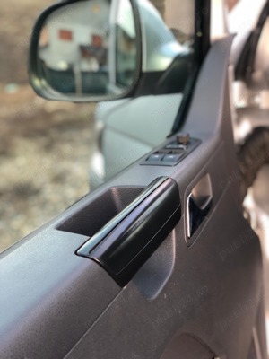 Volkswagen Caravelle Euro5 2.0 TDI 2015 8+1  - imagine 9 Volkswagen Caravelle Euro5 2.0 TDI 2015 8+1  - imagine 9