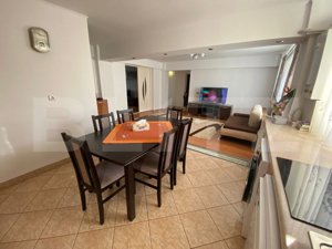 Apartament cu 4 camere, Central - imagine 2