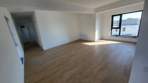 Apartament "LA CHEIE" cu 3 camere, etaj 2, SU=78 mp. Preț 10900 EURO + TVA  - imagine 7