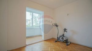 REDUCERE PRET! Vanzare apartament  4 camere zona Faget - imagine 8