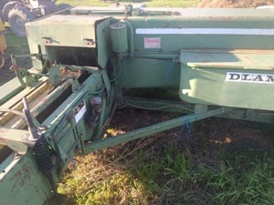 vând presă de balotat