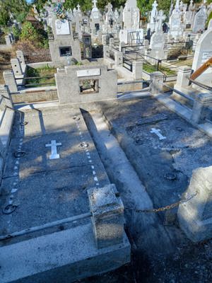 Vânzare loc veci cimitirul Bolovani Ploiești 