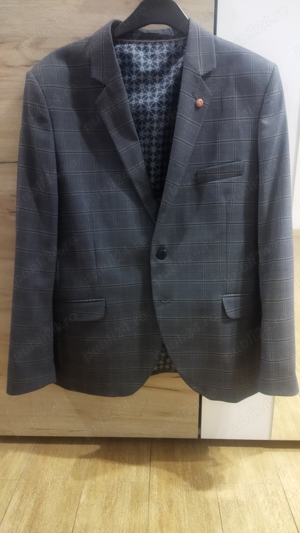 Vand 2 Costume barbati si pantofi