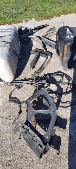 Rezervor combustibil 390L+suporti prindere,Rezervor AdBlue și conductele aferente+suport prindere - imagine 5