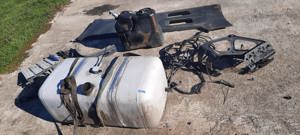 Rezervor combustibil 390L+suporti prindere,Rezervor AdBlue și conductele aferente+suport prindere