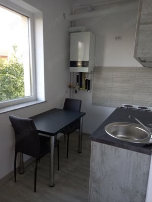Închiriez garsonieră decomandată în zona Central  - imagine 4