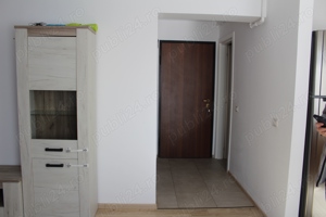 Vand apartament cu 2 camere zona Coresi Top City Tractorul - imagine 3