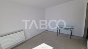 Apartament de vanzare cu 3 camere si 2 balcoane cu bucatarie separata - imagine 2