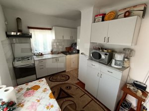 Casa 4 camere , curte si teren generos intr-o zona superba, Valenii de Munte  - imagine 9