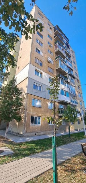 Apartament 3 camere decomandat, 68 mp, etaj 3 10, anvelopat, racord gaz, loc parcare