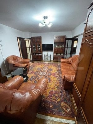 Apartament 3 camere semidecomandat zona Cinema Barlad