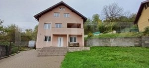 Casa de vanzare , 1500mp teren , zona Podul Jelnei