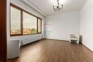 Apartament spațios cu vedere panoramică,, într-o cladire de prestigiu - imagine 3