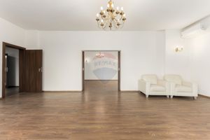 Apartament spațios cu vedere panoramică,, într-o cladire de prestigiu - imagine 9