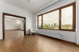 Apartament spațios cu vedere panoramică,, într-o cladire de prestigiu - imagine 4