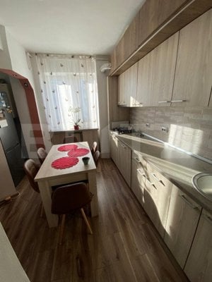 Apartament 2 camere decomandate, etaj intermediar, zona Zorilor