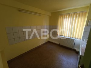 Spatiu comercial 5 incaperi 3 bai 107 mp utili boxa Cetate Alba Iulia - imagine 6