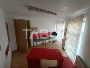 Spatiu comercial 5 incaperi 3 bai 107 mp utili boxa Cetate Alba Iulia - imagine 12