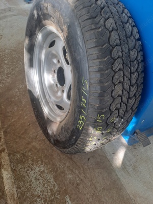 235/75R 15 iarna  1 buc
